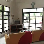 Oyo 92324 Hotel Sinar Rejeki