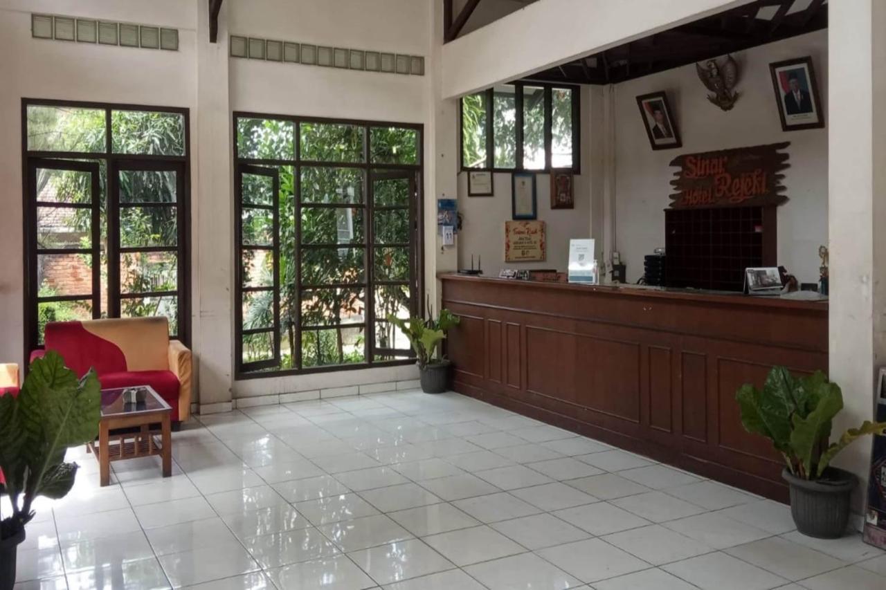 Oyo 92324 Sinar Rejeki Hotel 2*